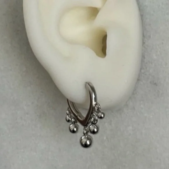 Sterling Silver Triangle Beaded Fringe Hoop Earrings 

Brand New - Picture 3 of 4